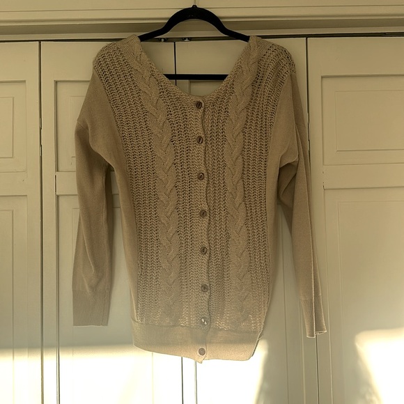 Cable-knit Limited Sweater - Picture 3 of 3